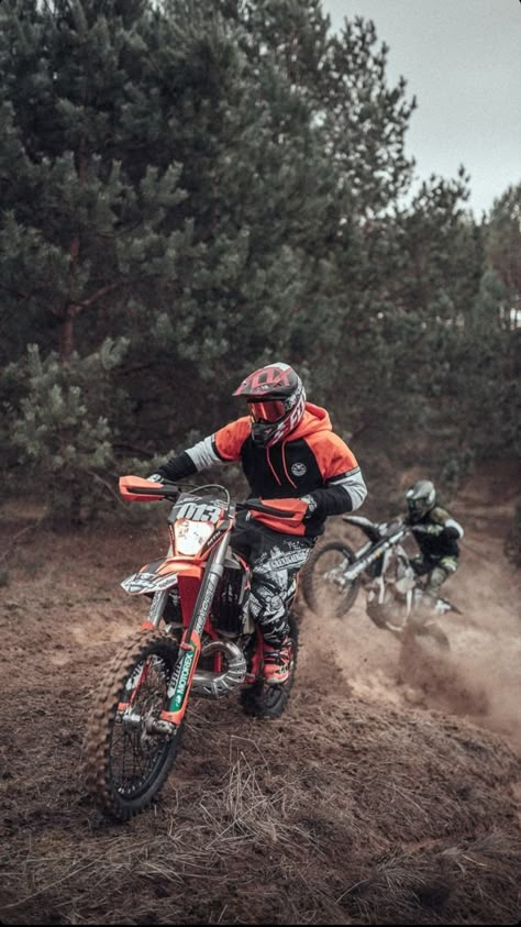 Motorcross #motorcross #dirtbike #enduro #freestyle #motorcycle #extreme #athlete Enduro Motocross, Motocross Love, Cool Dirt Bikes, Image Moto, Bike Riders, Motorcross Bike, Bike Aesthetic, Useful Gifts, Motocross Riders