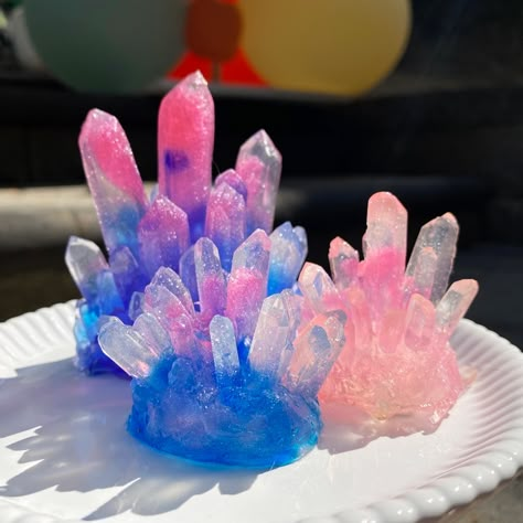 This is my favorite way to make gummy crystals that are super clear, sparkly and oh so beautiful on a geode cake! Gummy Crystals, Edible Crystals, Japanese Celebrations, Gem Cake, Sugar Geek, Pastries Recipes Dessert, Geode Cake, Candy Crystals, Crystal Cake