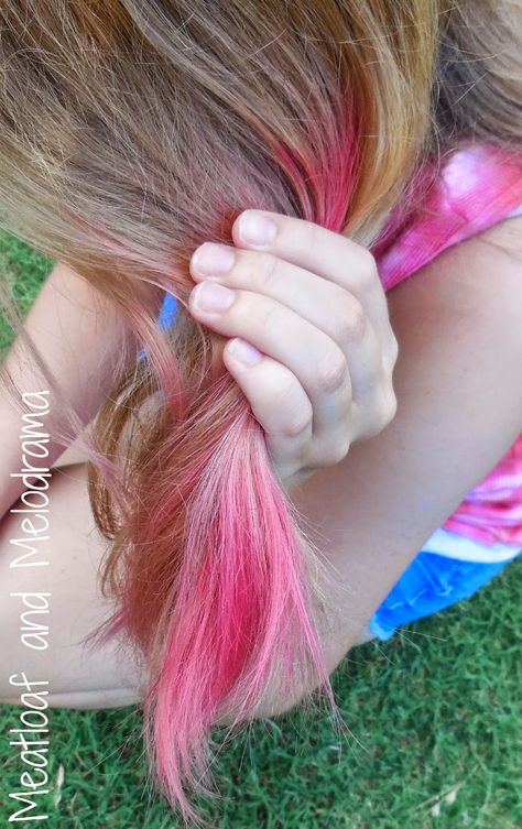 DIY temporary hair dye Food Coloring Hair Dye, Temporary Hair Dye Diy, Wash Out Hair Color, Trash To Couture, Diy Dye, Pink Hair Dye, Hair Dyed, Temporary Hair Dye, Girl With Pink Hair