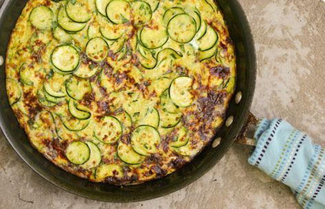 zucchini frittata Turkey Frittata, Zucchini Frittata Recipe, Best Picnic Food, Zucchini Frittata, Small Porch, Cheese Frittata, Herb Salad, Shredded Zucchini, Summer Meals