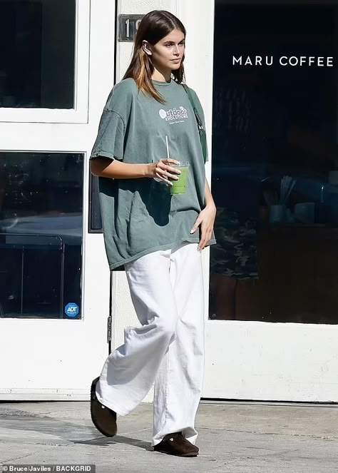 Baggy Shirt Outfit Women, Large Tshirt Outfit Women, Tee Shirt And Shorts Outfit, Oversized T Shirt Outfit Women, Oversize T Shirt Outfit, Comfy Outfits Women, Baggy T Shirt Outfit, Oversize Tee Outfit, Baggy Tee Outfit