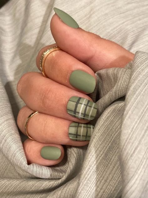 Plaid Press on Nails Outlander Inspired Tartan Nails - Etsy Tartan Nail Designs, Scotland Inspired Nails, Tan Plaid Nails, Simple Plaid Nails, Fall Nails Green And Brown, Short Nail Ideas French Tip, Fall Nails With Plaid, Brown And Green Nails Design, Outdoor Nail Designs