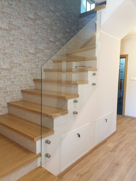 Stepenice Unutrasnje Moderne, Stepenice Unutrasnje, Staircase Contemporary, Glass Railing Stairs, Interior Design Per La Casa, Glass Railing, House Layouts, Railing, My Dream Home