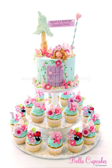 Cake With Cupcakes, Garden Party Cakes, Fairy Birthday Cake, Fairy Cupcakes, Girly Cakes, Cupcakes Decorados, Birthday Summer, Cake And Cupcakes, Fairy Cakes