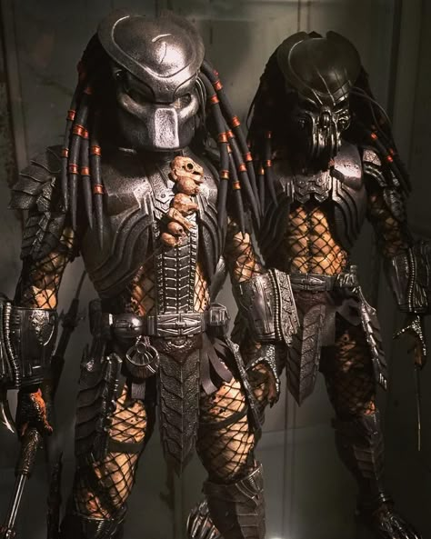 RAINBIRD on Instagram: “"Scar with Celtic" Young Blood Alien Hunters #predator #alien #alienvspredator #scar #celtic #yautja #hottoys #hottoyscollection…” Scar Predator, Hot Toys Collection, Predator Artwork, Predator Yautja, Predator Alien Art, Alien Predator, The Predator, Best Horror Movies, Young Blood