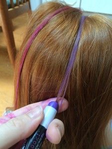 How To Apply Hair Chalk With A Sealant Hair Chalk On Dark Hair, Hair Chalk Ideas, How To Take Out Hair Tinsel, Color Hair With Koolaid, Diy Hair Chalk, Brite Clean Color Hair Dye, 2000s Hair, Hair Chalk, Hair Wax