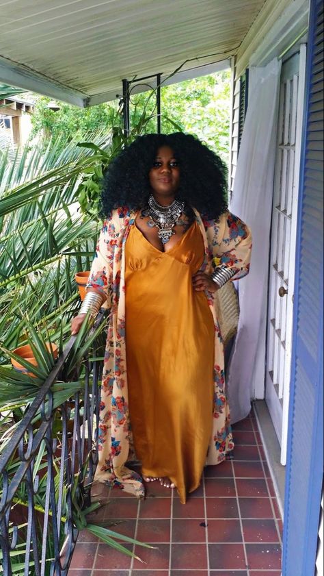 Beauitful thick black women style Plus Size Earthy Outfits Aesthetic, Hippie Outfits Plus Size, Plus Size Earthy Outfits, Plus Size Boho Fashion, Chic Outfits Black Women, Afro Boho Fashion, Black Women Style, Spiritual Outfits, Boho Baddie