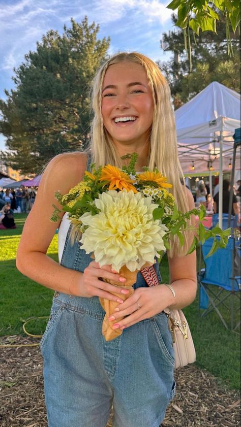 Rylee Arnold Hair, Arnold Aesthetic, Summer Farmers Market Aesthetic, Rylee Arnold, Flower Print Clothes, Farmers Market Aesthetic, Daisy Meadows, Flop Era, Market Aesthetic