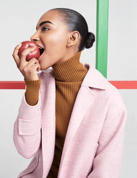 Color Block – Kinfolk Kinfolk Style, Apples Photography, Kinfolk Magazine, Style Deco, Piet Mondrian, Body Poses, Female Poses, Happy Women, Menswear Inspired