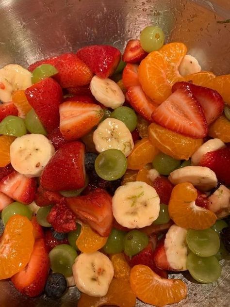 Fruit Salad Ingredients, Sliced Peaches, Pineapple Chunks, Fresh Fruit Salad, Peach Juice, Easy Homemade Recipes, Fruit Salad Recipes, Grandmas Recipes, Food Website