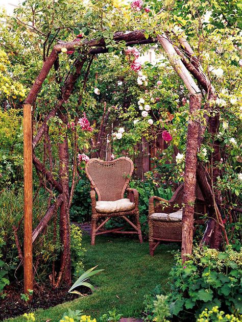 Add a rustic and salvaged look to your front yard or backyard with these simple arbor ideas. You can easily DIY one of these arbor or trellis ideas with reclaimed wood. Make your flower garden the best it can be by adding a structure to help you grow vines or even more flowers! Pergola Privacy, Garden With Flowers, Rustic Arbor, Rustic Pergola, Arbors Trellis, Garden Arbor, The Secret Garden, Garden Structures, Garden Cottage