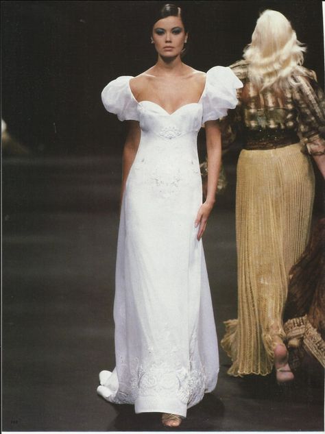 Tatiana Sorokko, Dior Wedding Dresses, Chanel Wedding Dress, Runway Fashion Vintage, Vintage Runway Fashion, Christian Dior Runway, Dior Collection, 90s Runway Fashion, Runway Fashion Couture