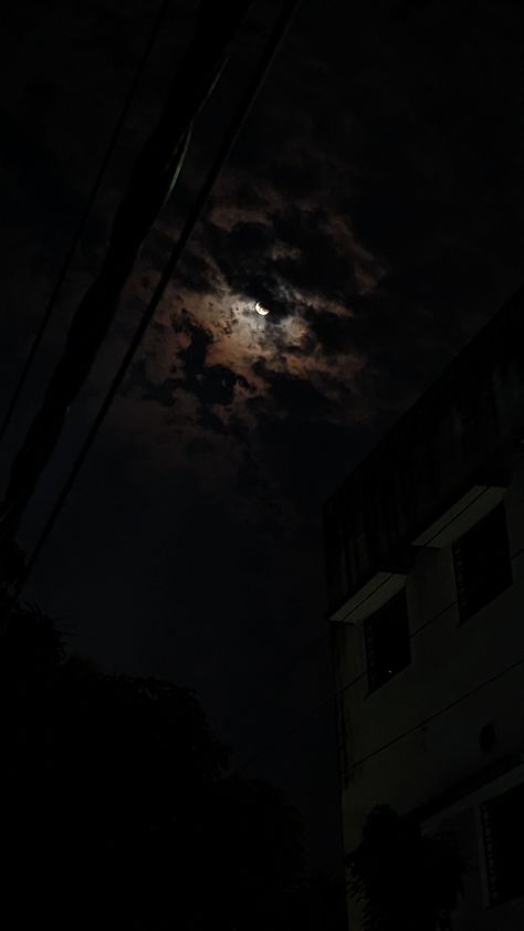 Ahh i couldn't get the full moon in the picture 😭 Full Moon Snap, Full Moon With Clouds, Full Moon Night, Exam Motivation, Stylish Photo, Moon Pictures, Dark Clouds, Stylish Photo Pose, The Full Moon