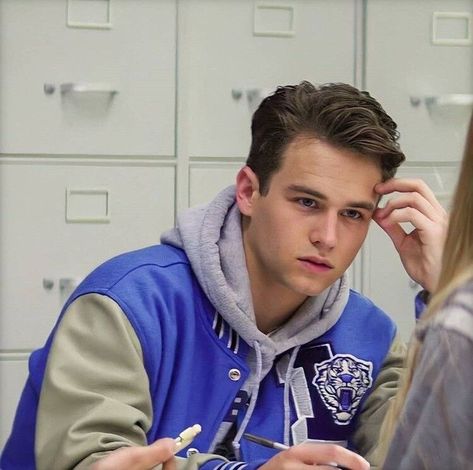 Justin Foley 13 Reasons Why, Brandon Flynn 13 Reasons Why, Justin 13 Reasons Why, Welcome To Your Tape, 13 Reasons Why Aesthetic, 13 Reasons Why Netflix, 13 Reasons Why Reasons, Brandon Flynn, Justin Foley