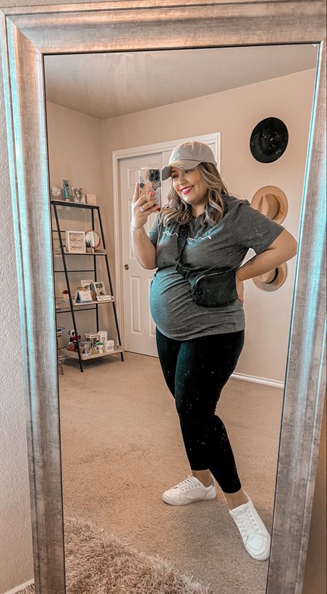 Casual pregnant mom outfit Cute Plus Size Maternity Outfits, Spring Maternity Outfits Plus Size, Pregnant Outfits Plus Size, Curvy Maternity Outfits, Pregnant Leggings Outfit, Summer Pregnancy Outfits Plus Size, Mid Size Pregnancy, Pregnant Casual Outfits, Mid Size Maternity Outfits