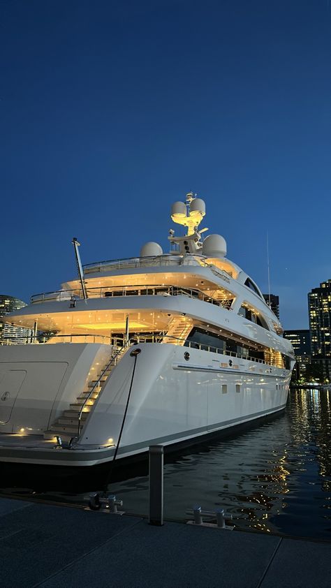 Luxury Life Billionaire, Life Luxury Lifestyle, Yacht Aesthetic, Billionaire Life, Millionaire Dating, Private Yacht, Yacht Life, Luxury Yacht, Luxury Lifestyle Dreams