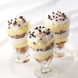 Tiramisu Parfaits Vegetarian Bake, Parfait Recipes, Baking Cocoa, Tiramisu Recipe, Köstliche Desserts, Desserts To Make, Italian Desserts, Cannoli, Trifle