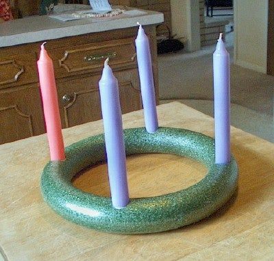 Advent Wreath Craft For Kids, Kids Advent Wreath, Homemade Advent Wreath, Advent Wreath Ideas, Diy Advent Wreath, Vintage Table Decorations, Advent Wreath Diy, Advent Wreath Candles, Advent Candle Holder