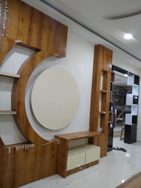 Tv Unit Round Design, Tv Unit Round, Round Tv Unit, Living Room Built In Units, Lcd Wall Design, Lcd Wall, Center Table Living Room, Modern Tv Wall Units, Simple Wood Carving