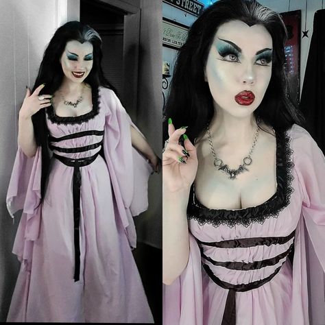 Detailed Halloween Costumes, Lily Munster Costume Diy, Lily Munster Makeup, Herman Munster Makeup, Lily Munster Cosplay, Lily Munster Cape, Elisabat Cosplay Monster High, Quick Costumes, Halloween Party Outfits