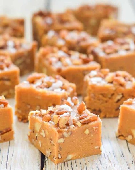 Salted Maple Pecan Vegan Fudge Maple Pecan Fudge, Vegan Fudge Recipes, Healthy Vegan Dessert, Pecan Fudge, Vegan Fudge, Cheesecake Vegan, Vegan Candies, Low Carb Snack, Brownie Desserts