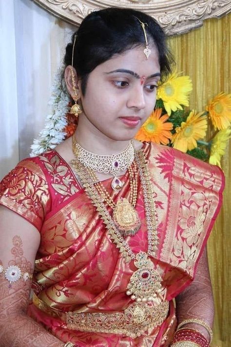 South Indian Women, Texas Roadhouse, Bridal Photoshoot, Beautiful Dresses For Women, Beautiful Smile Women, Indian Beauty Saree, Desi Beauty, No. 2, Desi