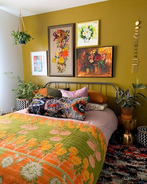 Queen Bed Up Against Wall, Flea Market Bedroom, Colorful Bedroom Ideas, Lumbar Pillows, Eclectic Home, Dream House Decor, Boho Bedroom, Bed Room, Color Combo