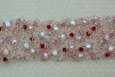 Crochet With Wire Ideas, Wire Crochet Bracelet, Crochet Glass Bead Bracelet, Adjustable Crochet Beaded Bracelet, Adjustable Crochet Jewelry Bracelet, Crochet Bracelet Pattern, Wire Crochet Jewelry, Knitted Wire, Wire Crochet