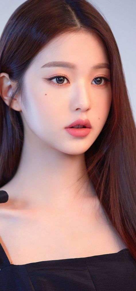 Korean Eyebrows Shaping, Asian Eyebrows, Korean Eyebrows, Portrait Drawing Tips, V Shape Face, Bentuk Alis, K Pop Idol, Music Instagram, Medium Length Haircut