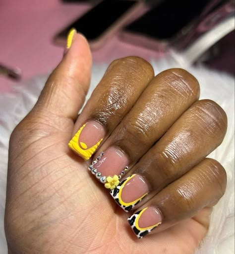 Baddie Short Acrylic Nails, Acrylic Nails Yellow, Nails Sets, Acrylic Toe Nails, Black Acrylic Nails, Girl Nails, Hard Nails, Colored Acrylic Nails, Girly Acrylic Nails