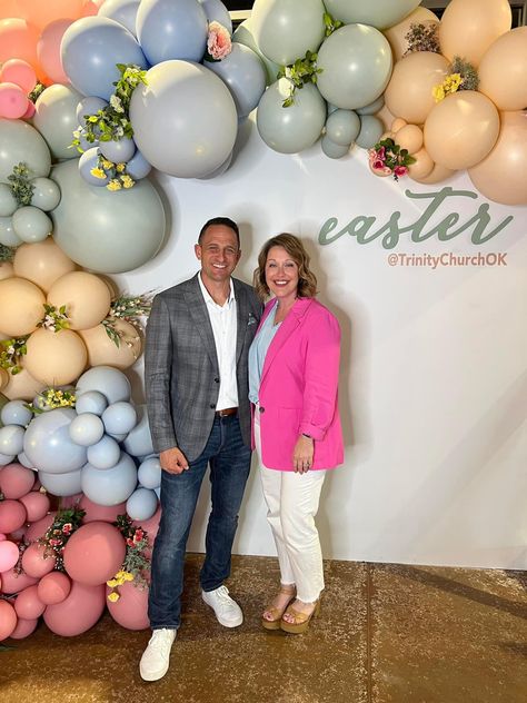 Easter Sanctuary Decor Church Stage, Modern Easter Backdrop, Easter Balloon Arch Church, Easter Photo Op Church, Easter Sunday Photo Backdrop, Spring Photo Backdrop Church, Easter Stage Decor, Church Easter Photo Booth Ideas, Easter Backdrop Ideas Church