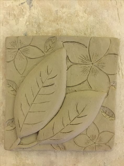 Clay Tiles Designs Easy, Clay Tile Ideas, Relief Sculpture Ideas, Slab Relief Ideas, Clay Slabs Designs, Relief Tiles Ceramics Ideas, Sun Ceramics, Clay Bas Relief, Relief Tiles Ceramics