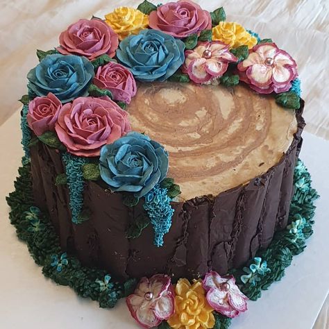 220 Likes, 115 Comments - Rubina (@rubys_sweet_treats_ksa) on Instagram: “Creativity at its best! Loved making this tree stump cake in a coffee flavoured sponge with coffee…” Stump Cake, Tree Stump Cake, Cake With Flowers, Cake Decorating Designs, Tree Stump, Cake Decorating Techniques, Coffee Flavor, Flower Cake, Baby Shower Cakes