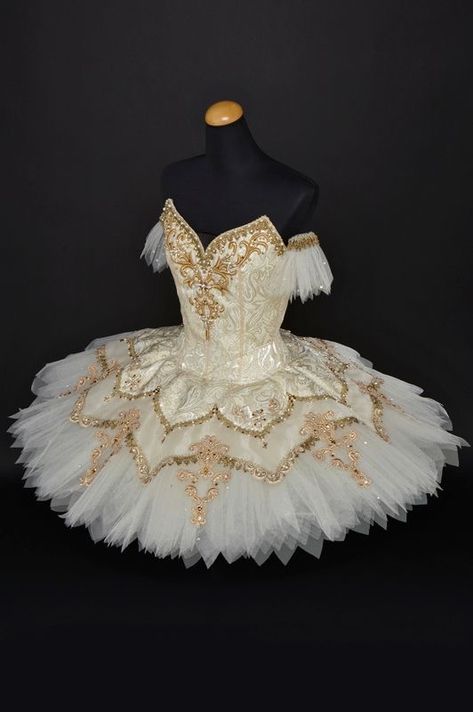 Ballet Costumes Tutus, Dance Costumes Ballet, Ballet Shows, Ballet Designs, Classical Ballet Tutu, Ballet Tutus, Gold Tutu, Ballerina Outfit, Ballerina Costume