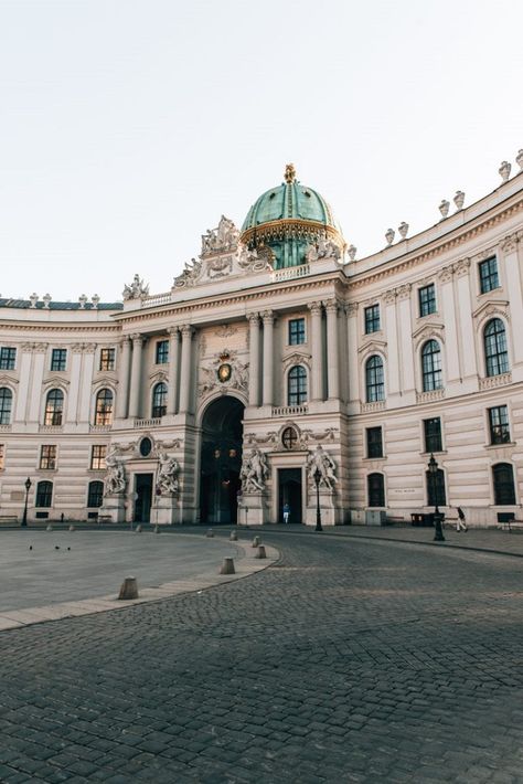 Wien Städtetrip: Insider-Tipps & Sehenswürdigkeiten mit Programm | Blog Wien Aesthetic, I Know A Place, German Architecture, Austria Travel, Urban Architecture, Innsbruck, Dream Holiday, Central Europe, City Break