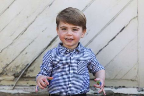 Louis Turns 2 Prince George Funny, Prince George Clothes, Kate Middleton Kids, Louis Mountbatten, Principe William Y Kate, Happy Birthday Prince, Prinz George, Prince William Et Kate, Herzogin Von Cambridge