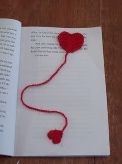 heart bookmark Marque-pages Au Crochet, Bookmark Pattern, Crochet Bookmark Pattern, Crochet Bookmark, Heart Bookmark, Valentines Crochet, Book Markers, Crochet Bookmarks, Crochet Books