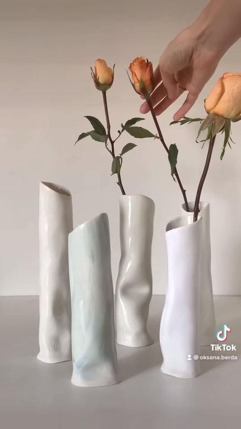 Clay Crafts Vase, Cute Clay Vase, Ceramic Handmade Ideas, Ceramic Decoration Ideas, Clay Art Ideas Sculpture, Poterry Clay Ideas, Cool Ceramics Projects, Clay Vase Diy, Ceramica Artesanal Ideas