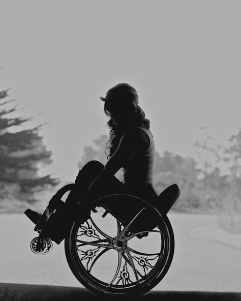 Wheelchair Photography, Cute Senior Pictures, Wheelchair Fashion, Wheelchair Women, Wheelchair Accessories, Allison Argent, Wheel Chair, Barbara Gordon, Digital Portrait Art