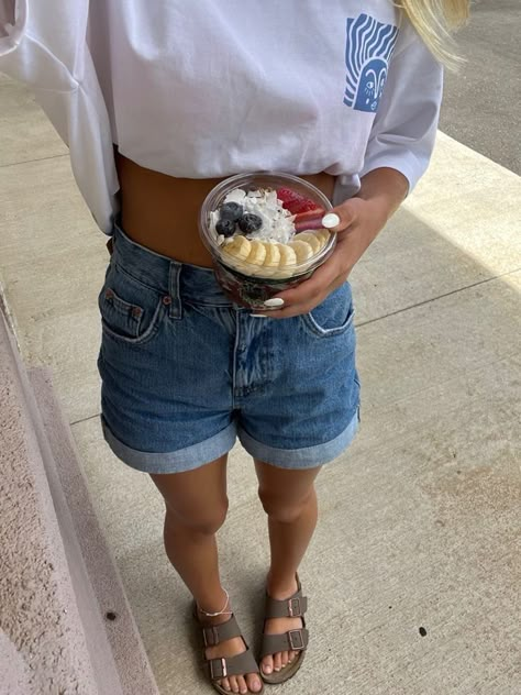 Summer Outfits Birkenstocks, Arizona Birkenstock Outfit Summer, Berkinstock Sandals Outfit, Clogs Outfit Ideas, Birkenstock Summer Outfit, Arizona Birkenstock Outfit, Birkenstock Arizona Outfit, Birkenstock Outfit Summer, Clog Outfits