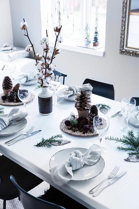 For a nod to a Northern Hemispherical white Christmas, use sprigs of rosemary as napkin rings - simply tie together or use floral tape. Warm Christmas Decor, Cheap Christmas Crafts, Australian Christmas, Style Guru, Christmas Projects Diy, Floral Tape, Warm Christmas, Easy Christmas Crafts, Easy Christmas