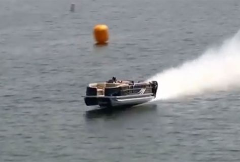 Click here to see an amazing YouTube video of the world's fastest pontoon boat hitting speeds of up to 114 mile per hour at The Lake of the Ozarks Shootout. You could also compete, take a look to see how you can race your pontoon boat. Mini Pontoon Boats, Luxury Pontoon Boats, Small Pontoon Boats, Fishing Pontoon Boats, Fishing Boat Accessories, Recycled Lamp, Pontoon Boat Accessories, Tiny Boat, Bunk Beds Built In