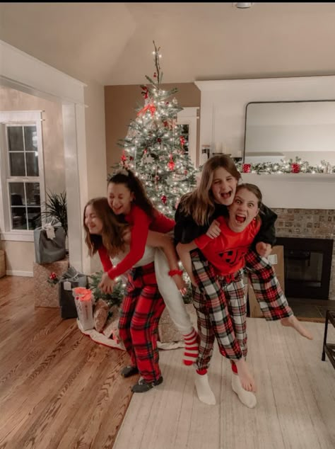 Christmas Pictures Friends, Besties Christmas, Bff Christmas, Preppy Christmas, Shotting Photo, Cosy Christmas, Christmas Feeling, Christmas Inspo, Christmas Photoshoot