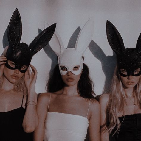 The Mask Costume, Bunny Mask, Quinn Fabray, Best Friends Aesthetic, Blackest Knight, Best Friend Goals, Bunny Ears, Best Friend Pictures, Lorde