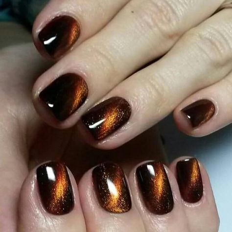 Get inspired with these stunning fall nail art ideas that capture the essence of autumn! From warm hues like burnt orange and deep burgundy to intricate designs featuring leaves and pumpkins, these nail art trends will elevate your seasonal style. Discover easy tutorials for DIY fall nails, perfect for any occasion. Whether you prefer classic fall colors or playful patterns, there's something to suit every taste. Transform your nails this autumn with nail art that showcases your love for the sea Fall Nail Art Ideas, Winter Nails Gel, Chic Nail Art, Trending Nails, Different Nail Shapes, Fall Nail Art Designs, Leaf Patterns, Leaf Designs, Fun Patterns