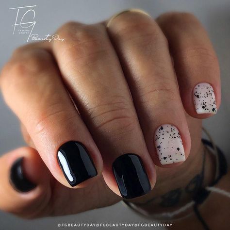 30 Classy Black Nail Ideas Chic Ladies Need ASAP Simple Halloween Nails Short, Halloween Nails Short, Simple Halloween Nails, Classy Black Nails, Black Nail Ideas, Black Gel Nails, Black Manicure, Sophisticated Women, Black Acrylic Nails