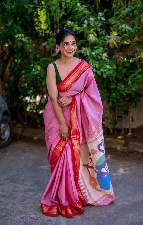 Sayali Sanjeev Traditional Outfits And Looks Paithani Saree Traditional Look, Sayali Sanjeev, Cotton Dress Outfit, Marathi Saree, Saree Hairstyles, Indian Bridesmaid Dresses, Saree Wearing Styles, Simple Saree Designs, Paithani Saree