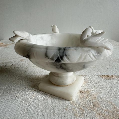 Today we have a lovely alabaster stone bird bath bowl gracing your feed. Complete with four removable birds, often said to be doves. Very limited wear/chipping for its age and original sticker. Made in Italy and available on our Etsy! Stone Bird Baths, Bird Bath Bowl, Italian Stone, Marble Pedestal, Alabaster Stone, The Birds, Vintage Italian, Decorative Storage, Bird Bath