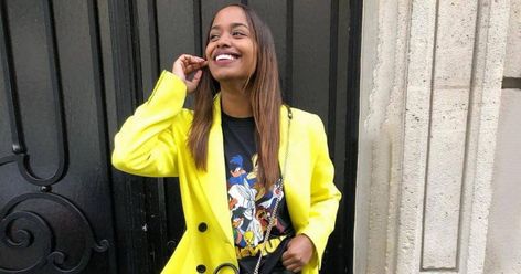 Instagram Captions for Every Pic of You Wearing a Blazer Blazer Captions Instagram, Tan Heels Outfit, Outfit Captions, Best Instagram Captions, Bright Blazer, Dark Blue Blazer, Interview Outfits Women, Caption For Girls, Best Blazer