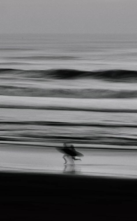 Surfer Vibes, Surf Aesthetic, Black And White Beach, Surfing Photography, Black And White Film, Cinematic Photography, Black And White Aesthetic, Black And White Pictures, Beach Aesthetic